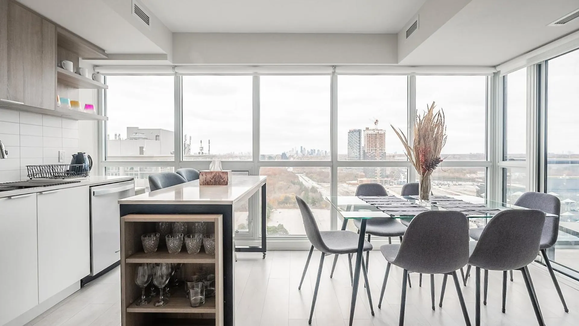 Globalstay Modern Sonic Way Condos Toronto Daire