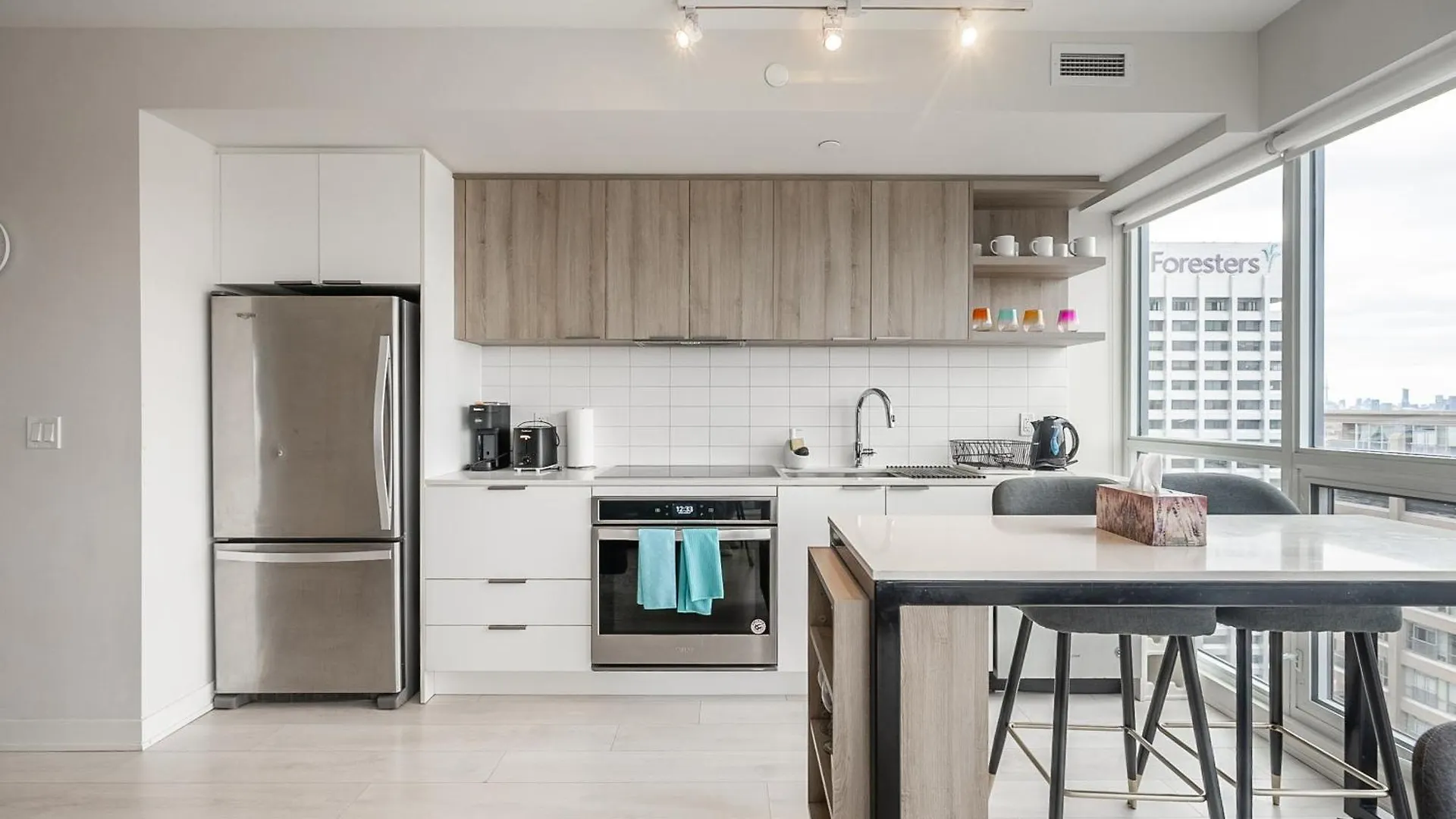 Globalstay Modern Sonic Way Condos Toronto